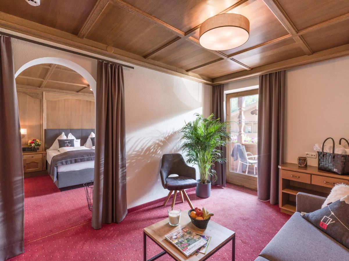 Hotel BLIZZ Finkenberg Buitenkant foto