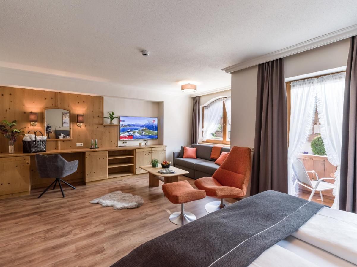 Hotel BLIZZ Finkenberg Buitenkant foto