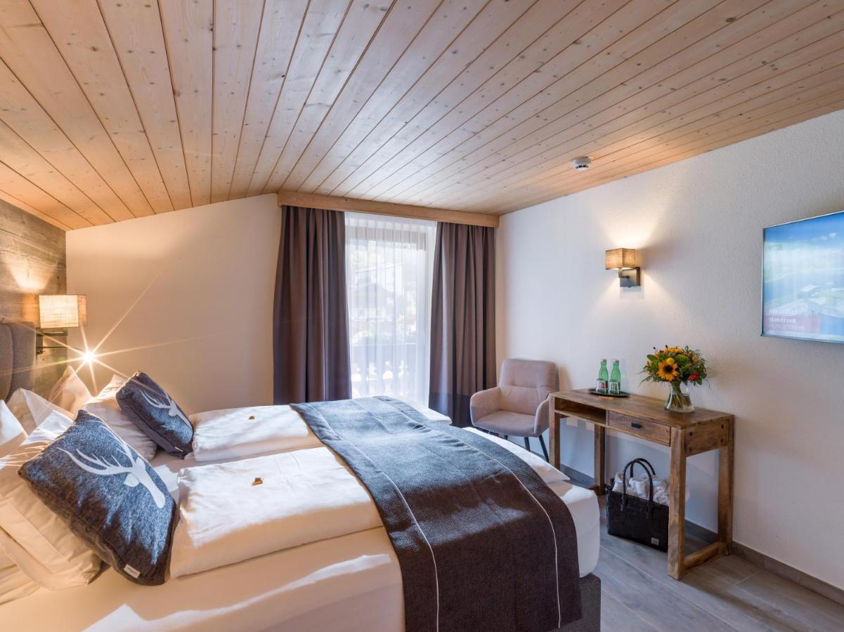 Hotel BLIZZ Finkenberg Buitenkant foto