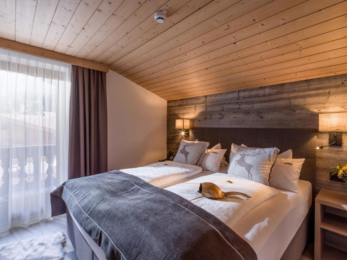 Hotel BLIZZ Finkenberg Buitenkant foto