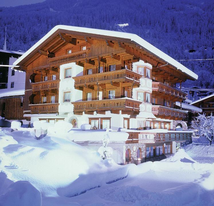 Hotel BLIZZ Finkenberg Buitenkant foto